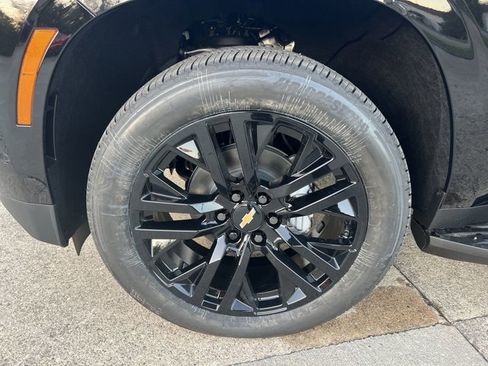 New 2026 Chevrolet Suburban Premier image 34