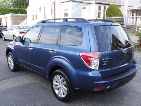Used 2013 Subaru Forester 2.5X Premium w/ All-Weather Plus Pkg AWD/4WD image 4