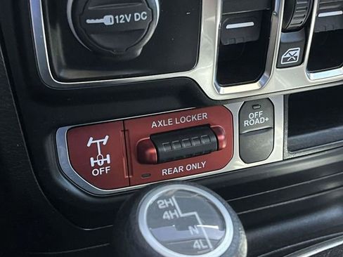 Used 2023 Jeep Gladiator Mojave AWD/4WD image 32