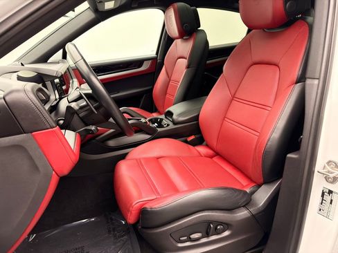 Used 2024 Porsche Cayenne Coupe image 5