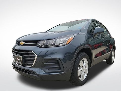 Used 2021 Chevrolet Trax LS image 1