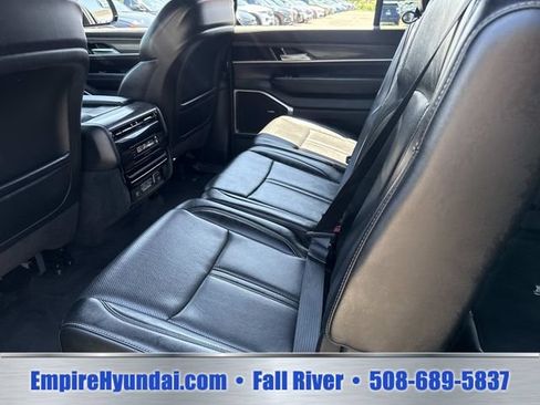 Used 2024 Jeep Wagoneer L Series II w/ Flexible Seating Group AWD/4WD image 17
