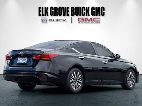 Used 2024 Nissan Altima 2.5 SV image 4