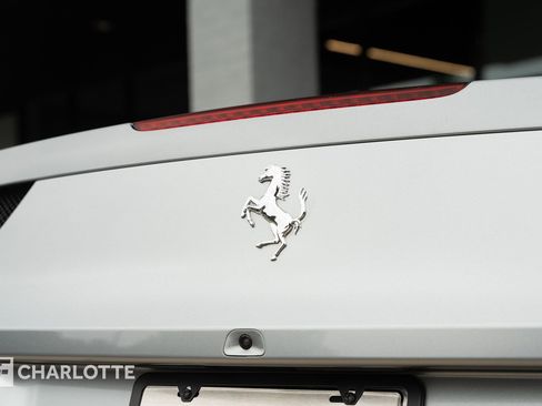 Used 2011 Ferrari 458 Italia Coupe RWD image 17