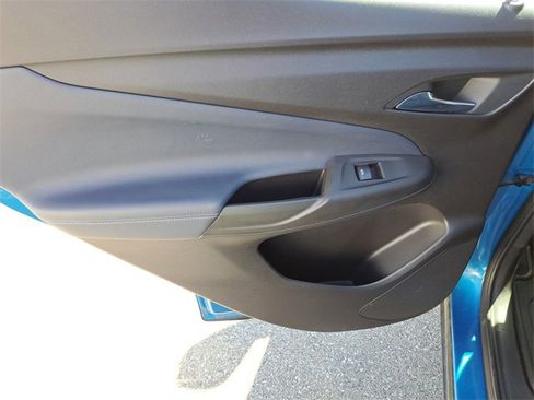 Used 2022 Chevrolet Bolt EUV LT w/ Convenience Package image 15