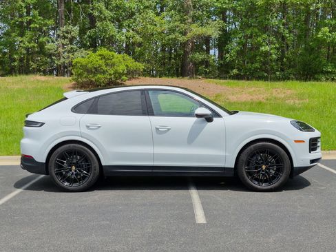 Certified 2024 Porsche Cayenne Coupe AWD/4WD image 25