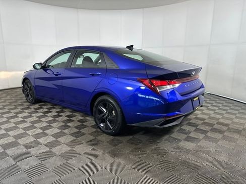 Used 2023 Hyundai Elantra SEL w/ Preferred Accessory Package image 5