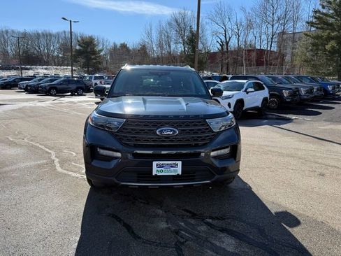 Used 2022 Ford Explorer XLT w/ Equipment Group 202A image 6