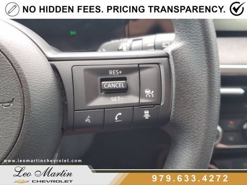 Used 2025 Nissan Kicks SV FWD image 19