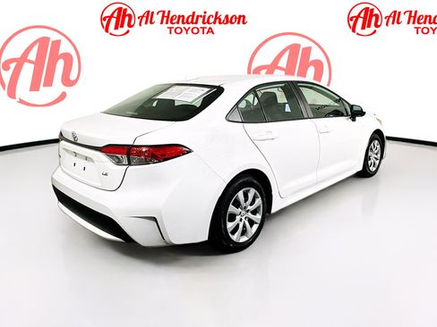 Used 2021 Toyota Corolla LE FWD image 3