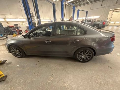 Used 2016 Volkswagen Jetta Sport FWD image 7