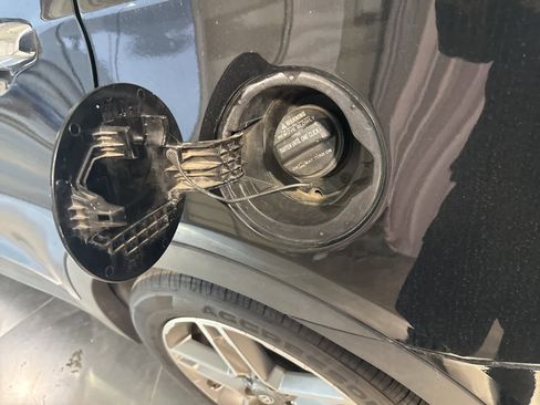 Used 2018 Hyundai Santa Fe SE image 10