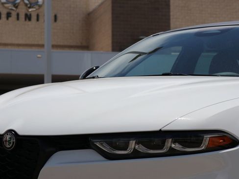 New 2025 Alfa Romeo Tonale w/ Premium Package image 11