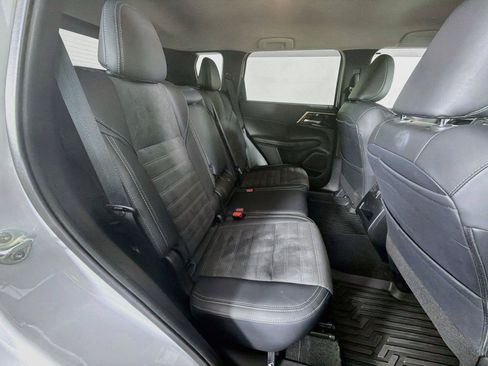 Used 2024 Mitsubishi Outlander SE AWD/4WD image 30