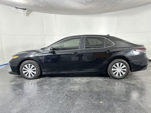 Used 2022 Toyota Camry LE image 8
