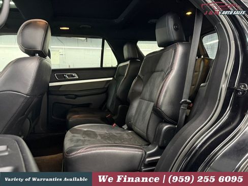 Used 2017 Ford Explorer XLT w/ Equipment Group 202A AWD/4WD image 33