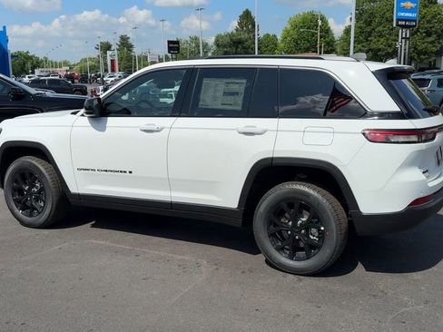 New 2026 Jeep Grand Cherokee Altitude AWD/4WD image 4