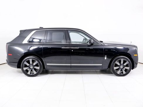 Used 2023 Rolls-Royce Cullinan w/ Technology Package AWD/4WD image 26