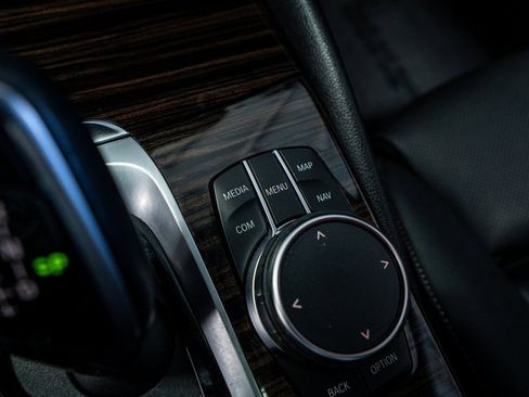 Used 2023 BMW 530e xDrive image 53