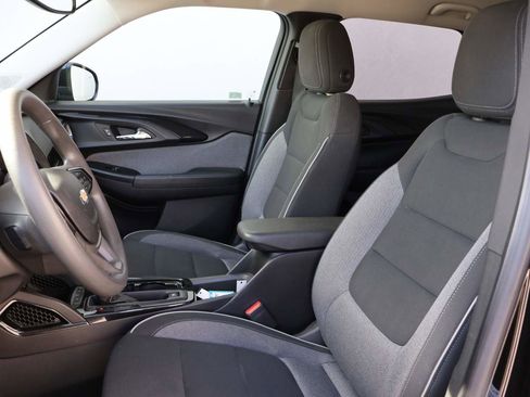 Used 2023 Chevrolet TrailBlazer LT w/ Convenience Package image 9