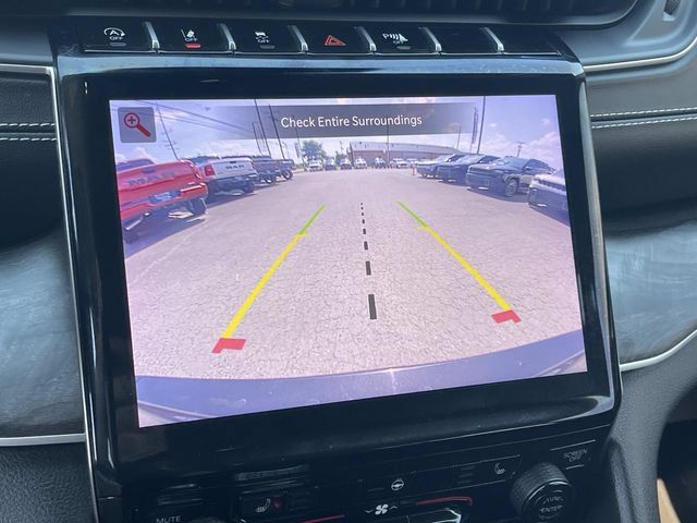 Used 2023 Jeep Grand Cherokee L Limited AWD/4WD image 34