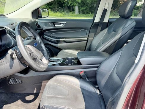 Used 2017 Ford Edge Titanium w/ Equipment Group 301A FWD image 10