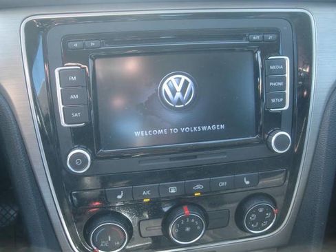 Used 2015 Volkswagen Passat 1.8T SE image 19