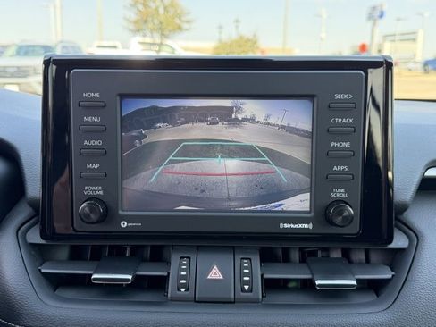 Used 2020 Toyota RAV4 XLE Premium image 16