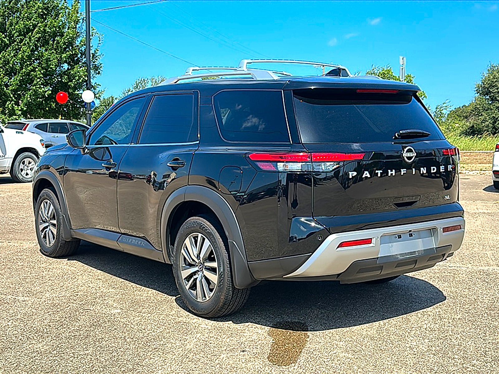 Used 2025 Nissan Pathfinder SL FWD image 6
