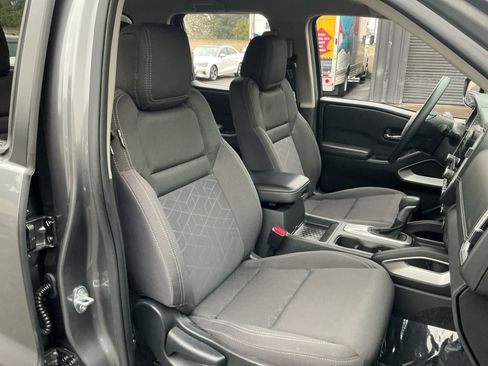 Used 2025 Nissan Frontier SV image 21