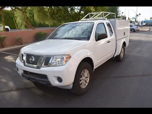 Used 2016 Nissan Frontier SV RWD image 3