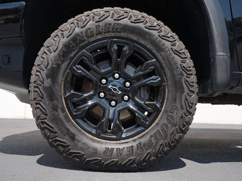 Certified 2025 Chevrolet Silverado 1500 ZR2 w/ Technology Package AWD/4WD image 37