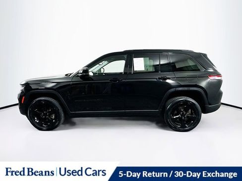 Used 2023 Jeep Grand Cherokee Limited w/ Black Appearance Package image 4