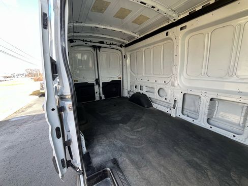 Used 2022 Ford Transit 250 Medium Roof image 28