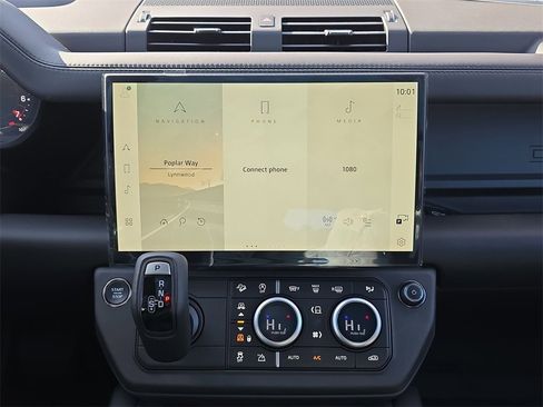 New 2026 Land Rover Defender 130 X-Dynamic SE image 20