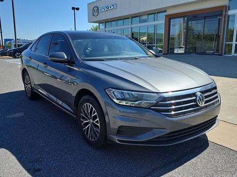 Used 2021 Volkswagen Jetta SE FWD image 1