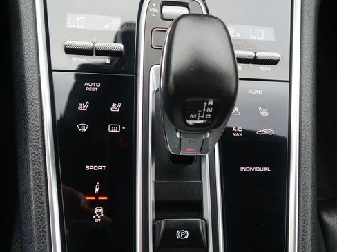 Used 2018 Porsche Panamera 4S image 33