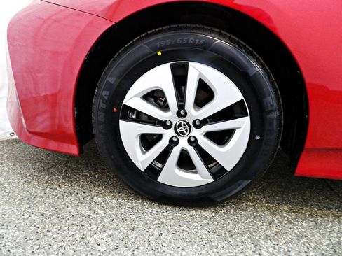 Used 2017 Toyota Prius Three w/ Carpet Mat Package FWD image 24