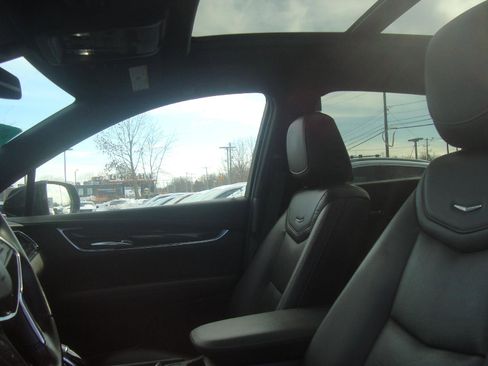 Used 2022 Cadillac XT5 Premium Luxury image 11