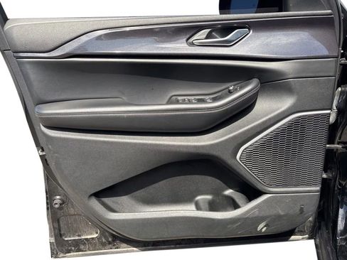 Used 2021 Jeep Grand Cherokee L Laredo image 17