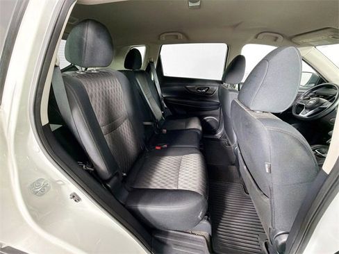 Used 2020 Nissan Rogue SV image 25