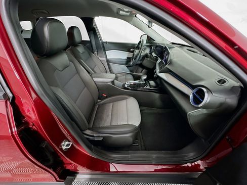 Used 2025 Chevrolet Trax LT w/ LT Convenience Package image 27