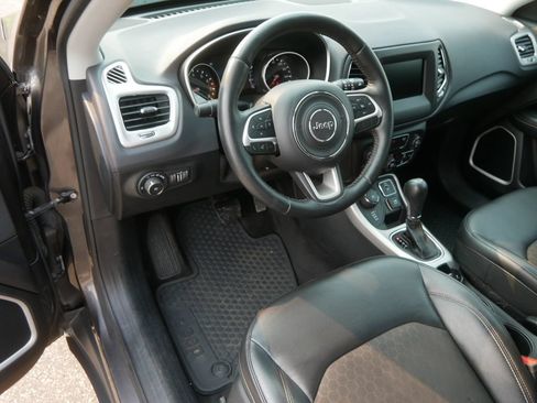 Used 2018 Jeep Compass Latitude w/ Popular Equipment Group AWD/4WD image 10