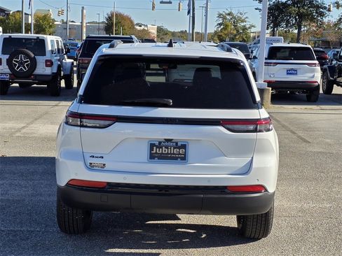 New 2025 Jeep Grand Cherokee Altitude image 3