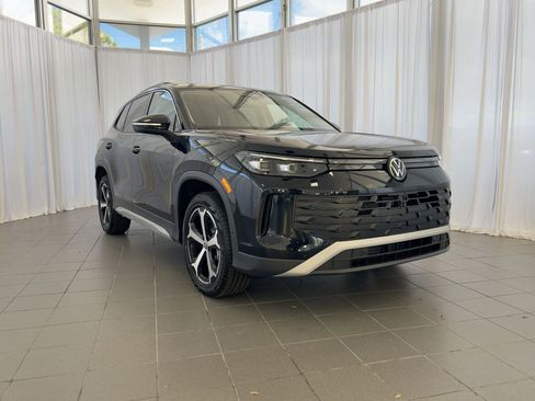 New 2026 Volkswagen Tiguan SE image 7