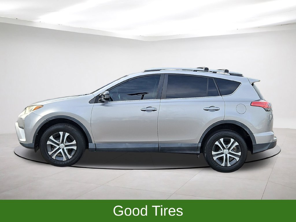Used 2017 Toyota RAV4 LE FWD image 4