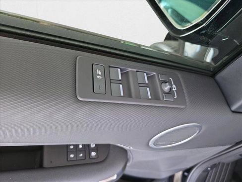 New 2025 Land Rover Discovery Dynamic SE AWD/4WD image 27