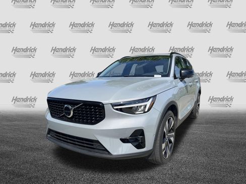 Used 2024 Volvo XC40 B5 Plus w/ Protection Package Premier AWD/4WD image 6