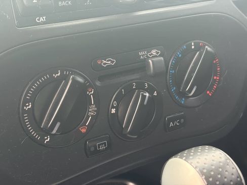 Used 2014 Nissan Juke S image 15