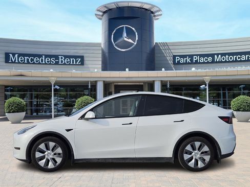 Used 2023 Tesla Model Y Long Range image 3